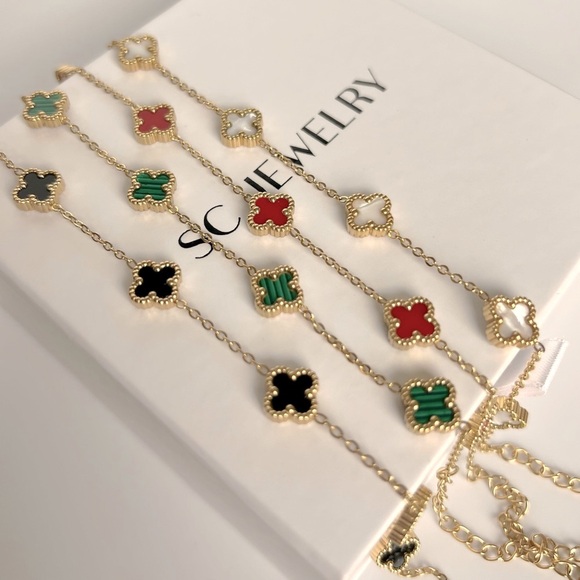 Red Petite Clover Bracelet Double Sided - Picture 5 of 11